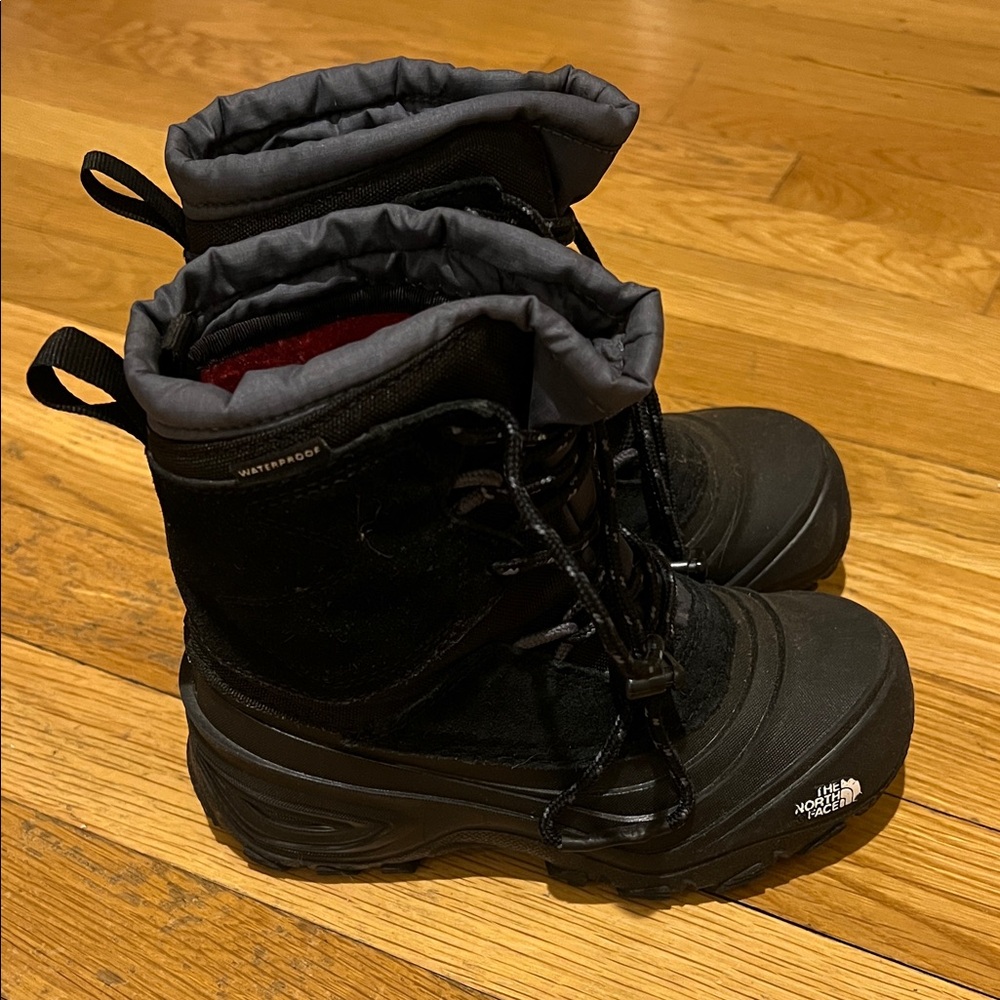 The North Face Kids Black Youth Alpenglow V Waterproof Boots